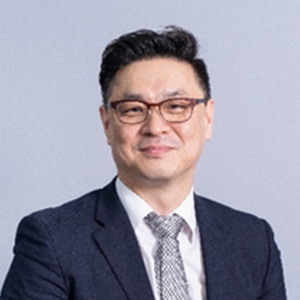 Prof Junseok Hwang.