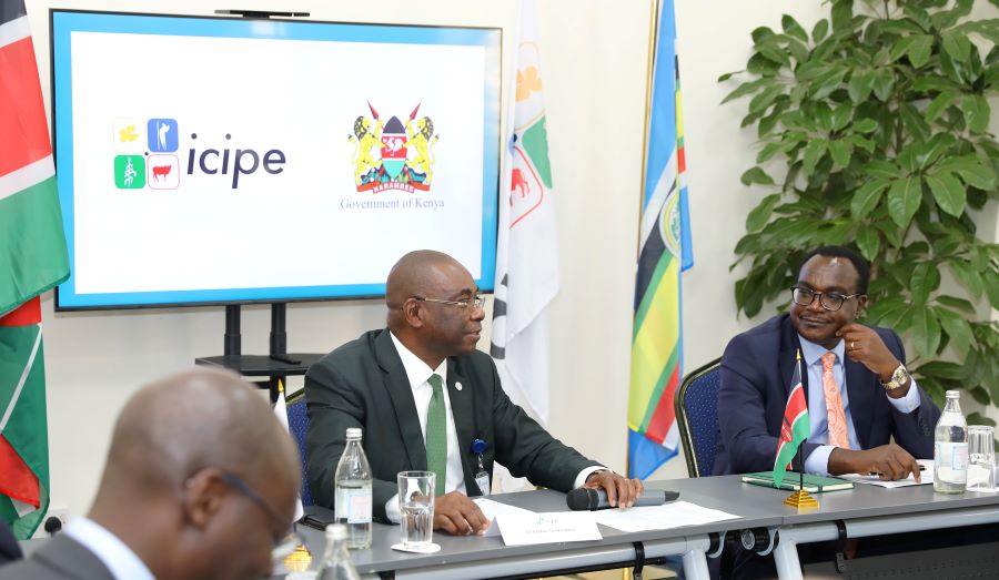 Kenya’s Cabinet Secretary for Education Hon Julius Migos Ogamba (Left) and icipe's Director General Dr Abdou Tenkouano at the Duduville campus.